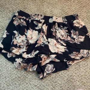 Ruffle shorts